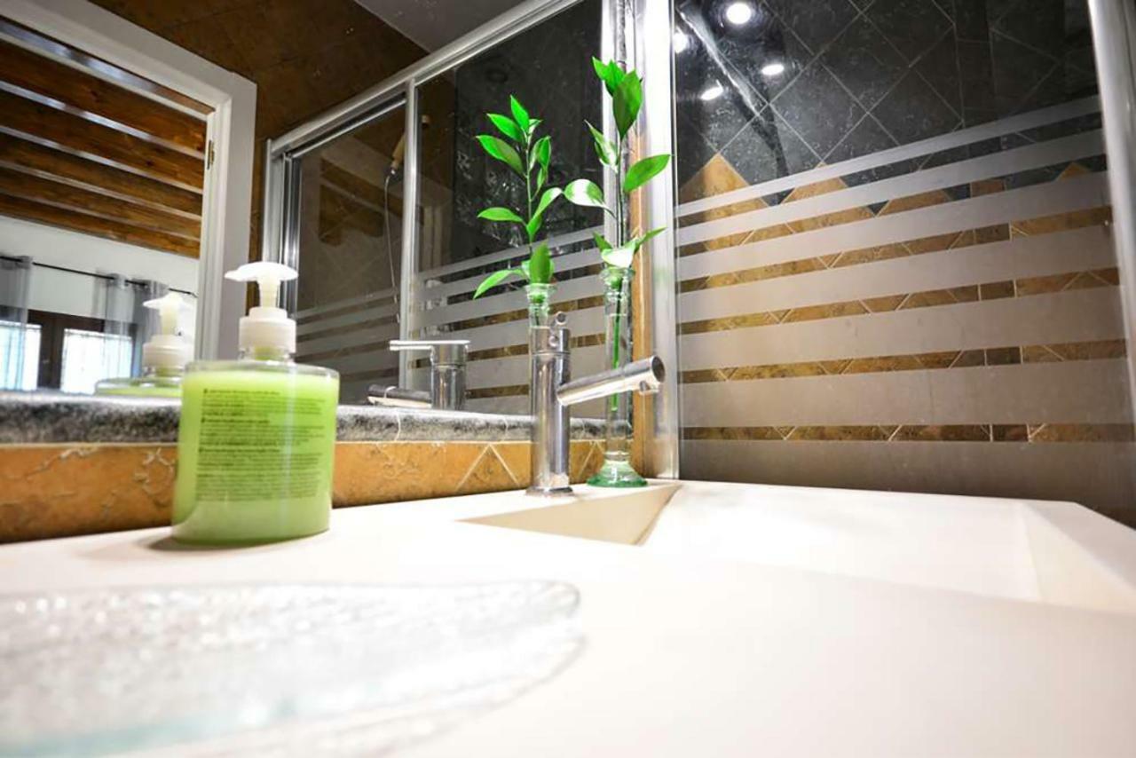 Casa Alfalfa 2 Dormitorios Terraza Y Solarium Privado セビリア エクステリア 写真